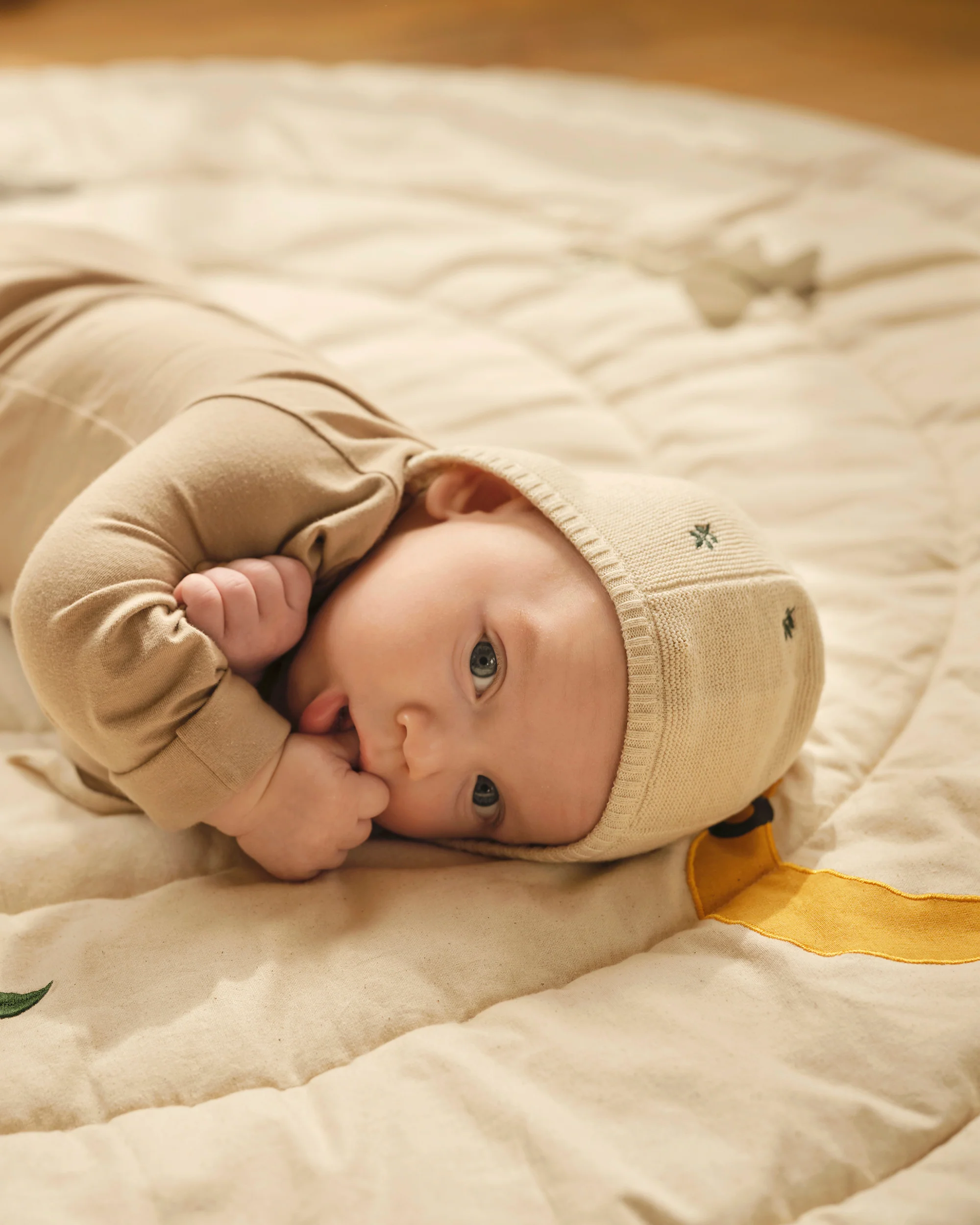 Knitted bonnet & booties - gift box - Image 3